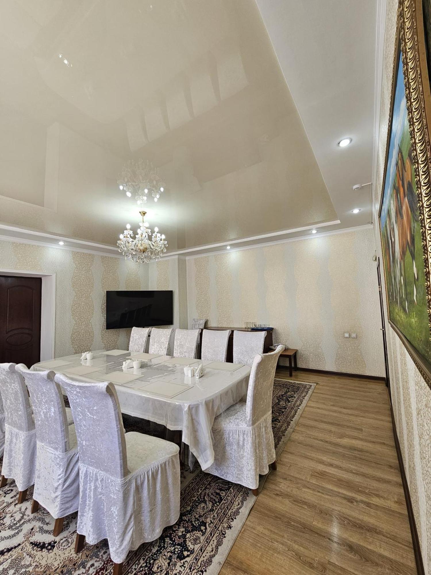 Yassy Hotel, Turkistan Exterior foto